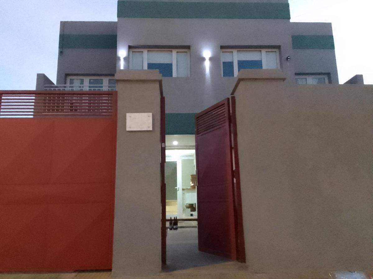 Apartamento Departamentos R y R Azcuénaga Tandil Exterior foto